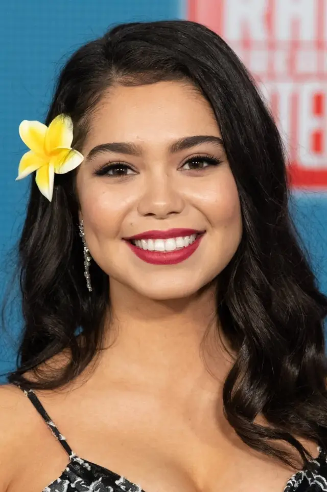 Фото Аулі Кравальо (Auli'i Cravalho)