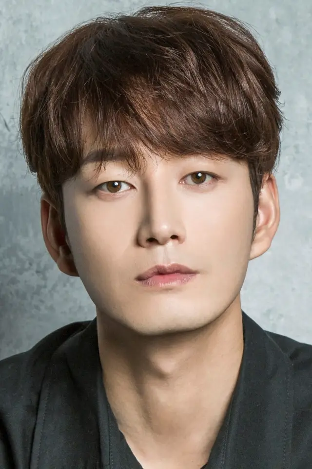 Фото Лі Хьон Ук (Lee Hyun-wook)