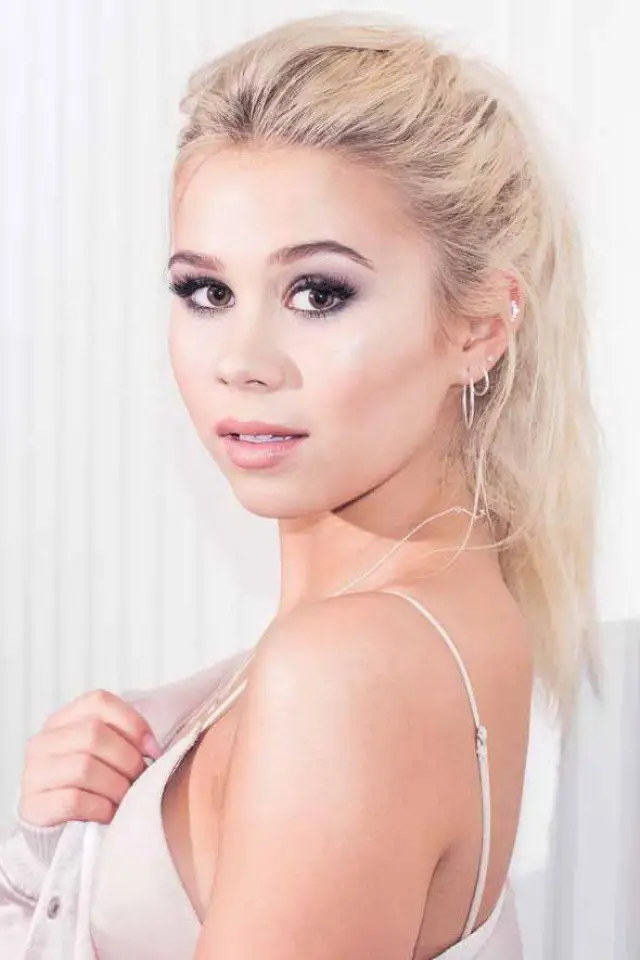 Фото  (Lisa Ajax)