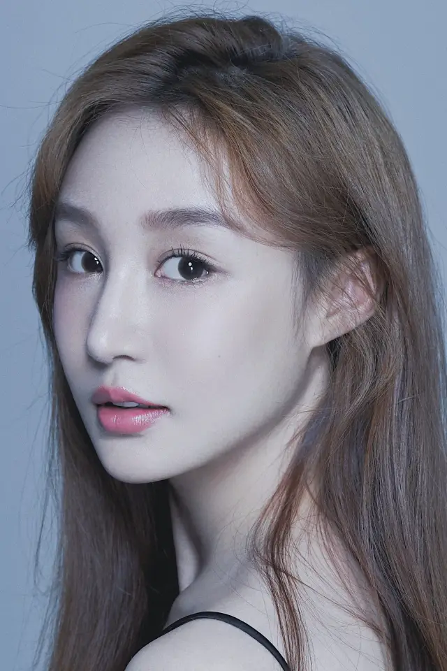 Фото  (Liu Yuqi)
