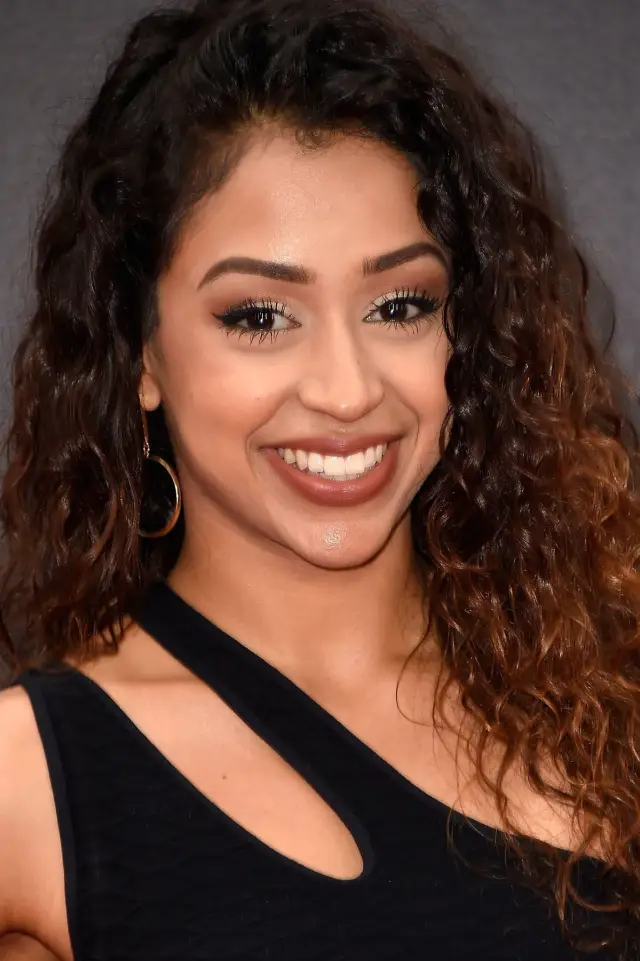 Фото Лайза Коші (Liza Koshy)