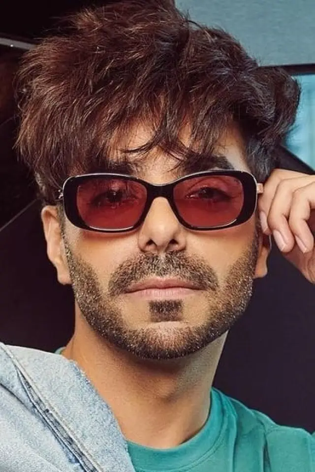 Фото Апаршакті Кхурана (Aparshakti Khurana)