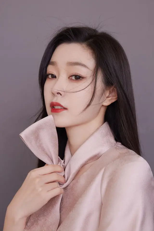 Фото Сон Ї (Song Yi)