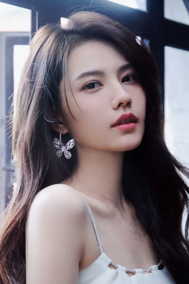Фото Дзян Пей Яо (Jiang Peiyao)