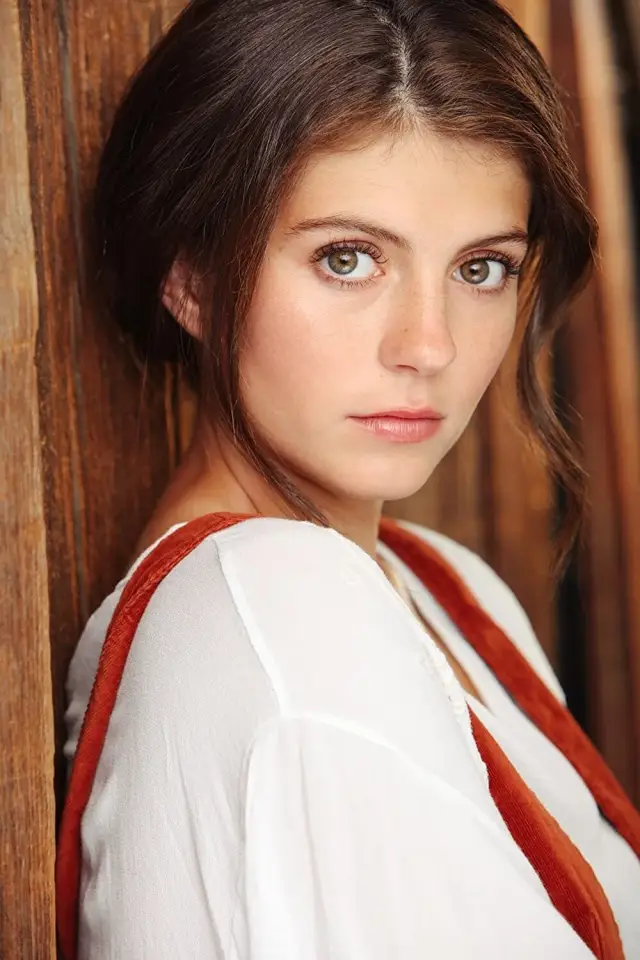 Фото Емілі Бейдер (Emily Bader)