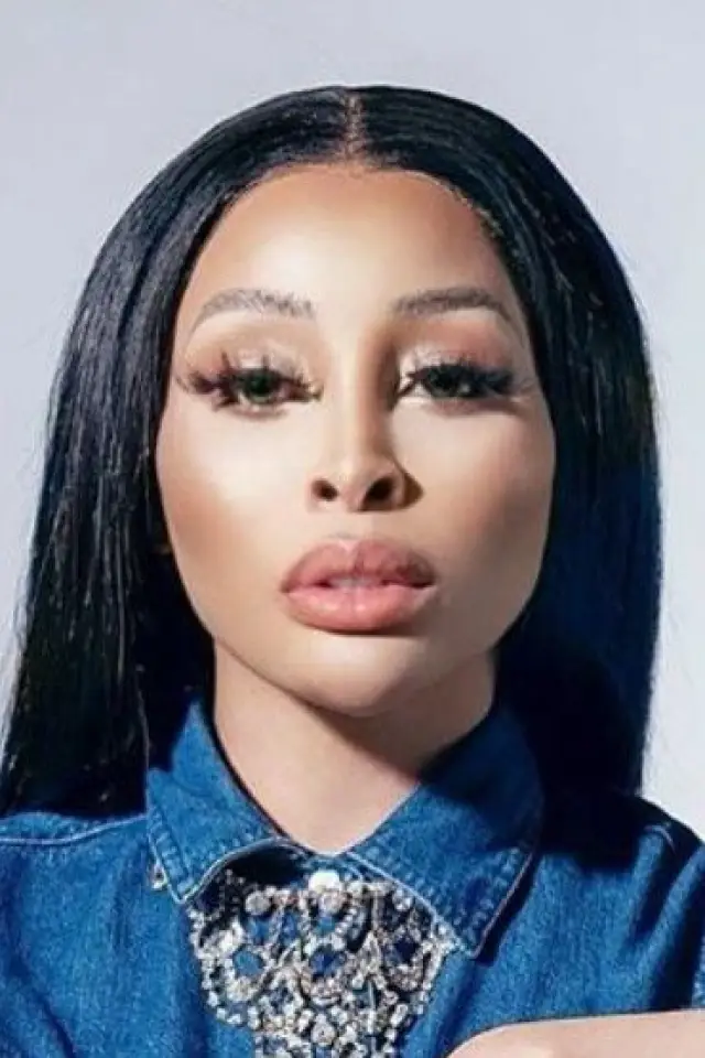 Фото  (Khanyi Mbau)