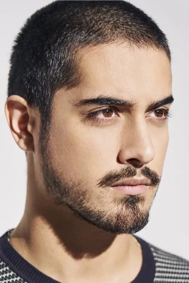 Фото Аван Джоджія (Avan Jogia)