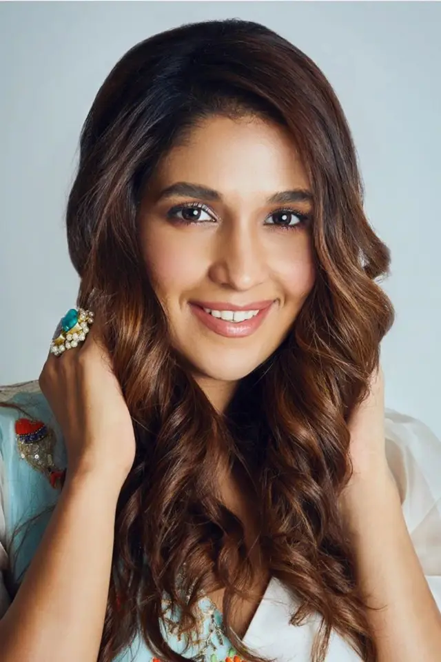 Фото  (Harleen Sethi)