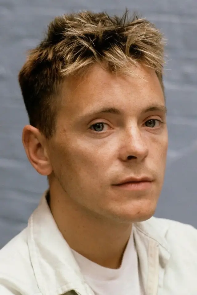 Фото  (Bernard Sumner)