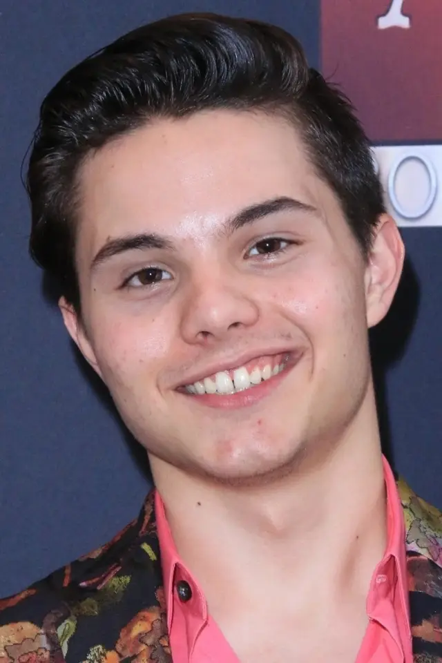 Фото Зак Коллісон (Zach Callison)