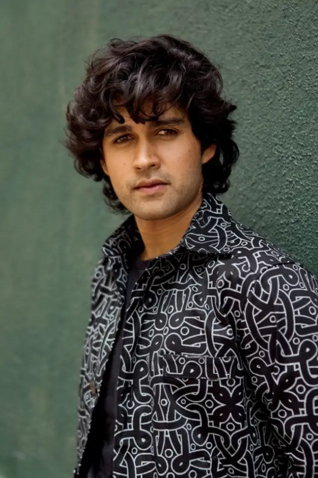 Фото  (Karanvir Malhotra)