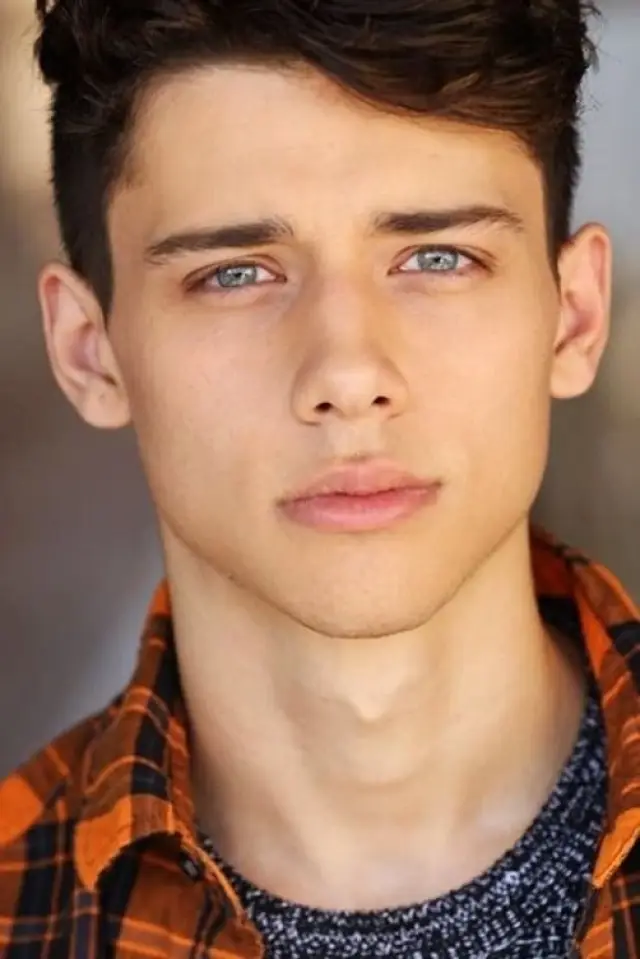 Фото Урая Шелтон (Uriah Shelton)