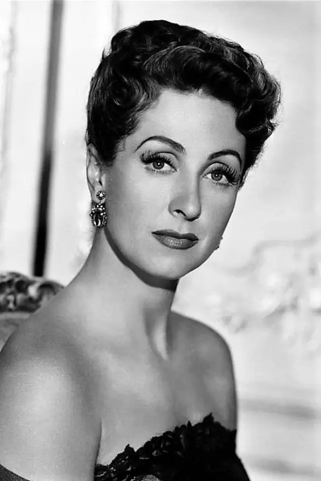 Фото Даніель Дарріє 
 (Danielle Darrieux)