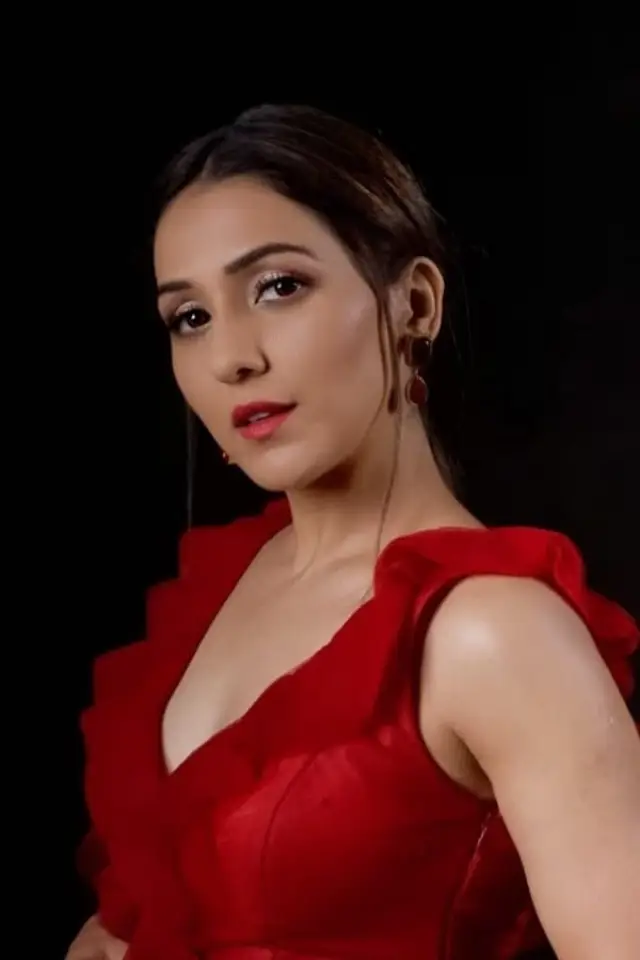 Фото Нееті Мохан (Neeti Mohan)