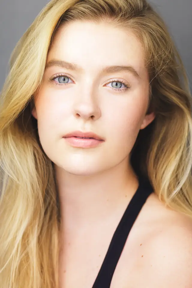 Фото  (Kennedy McMann)