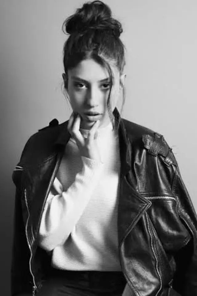 Фото Ноа Фішер (Noa Fisher)