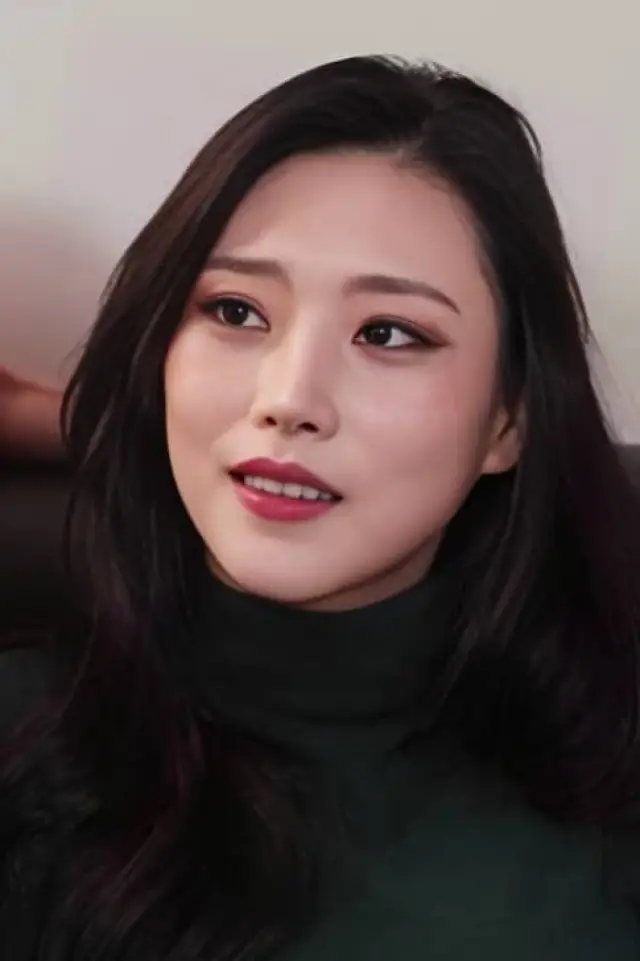 Фото Кім Хі Чон (Kim Hee-jeong)