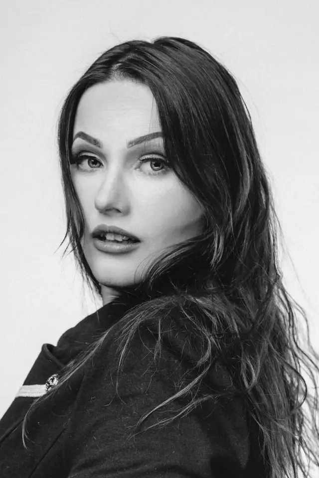 Фото Кеті Мадонна Лі (Katie Madonna Lee)