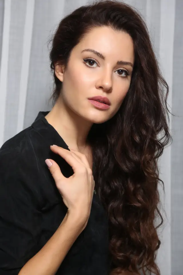 Фото Едже Іртем (Ece İrtem)
