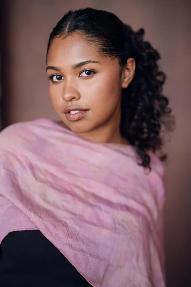 Фото  (Roshni Edwards)
