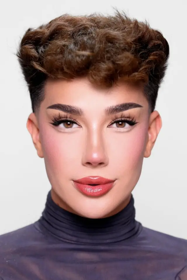 Фото  (James Charles)