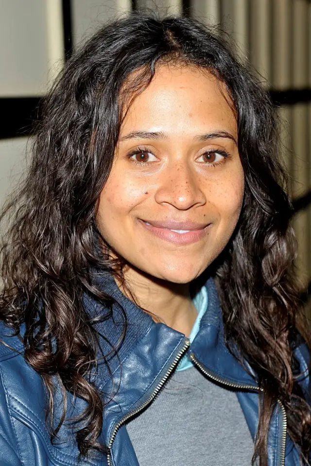 Фото Енджел Калбі (Angel Coulby)
