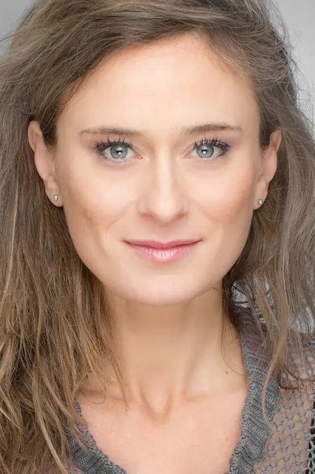 Фото  (Eve Sévigny)