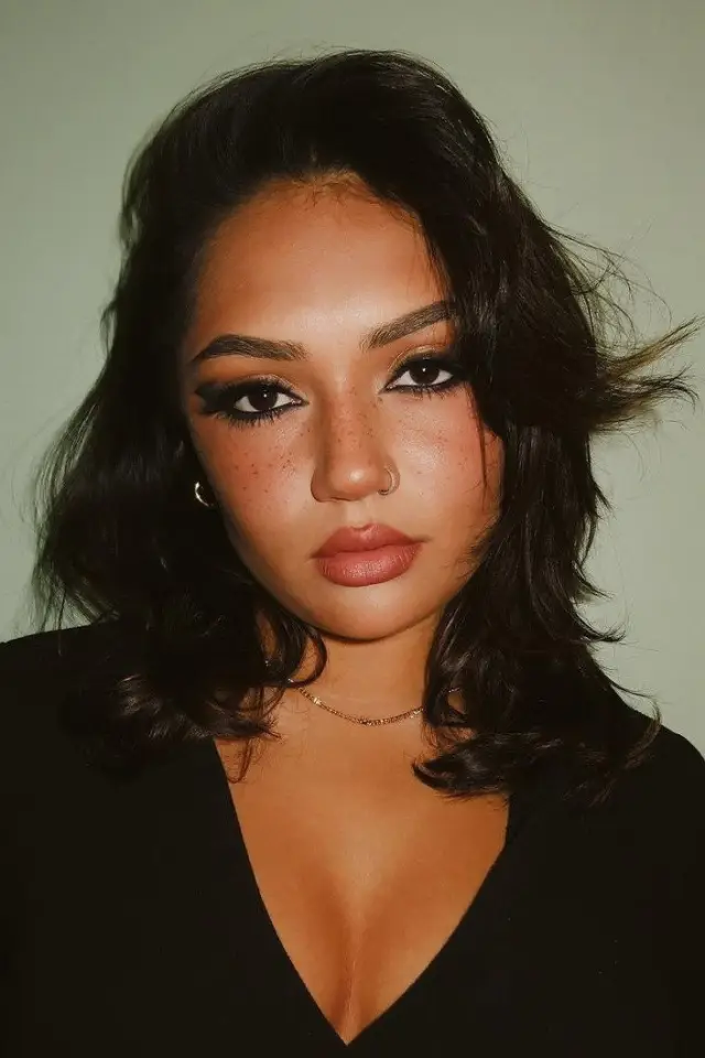 Фото  (Avani Gregg)