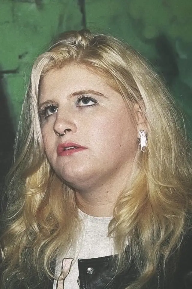 Фото Луїза Віард (Louise Weard)