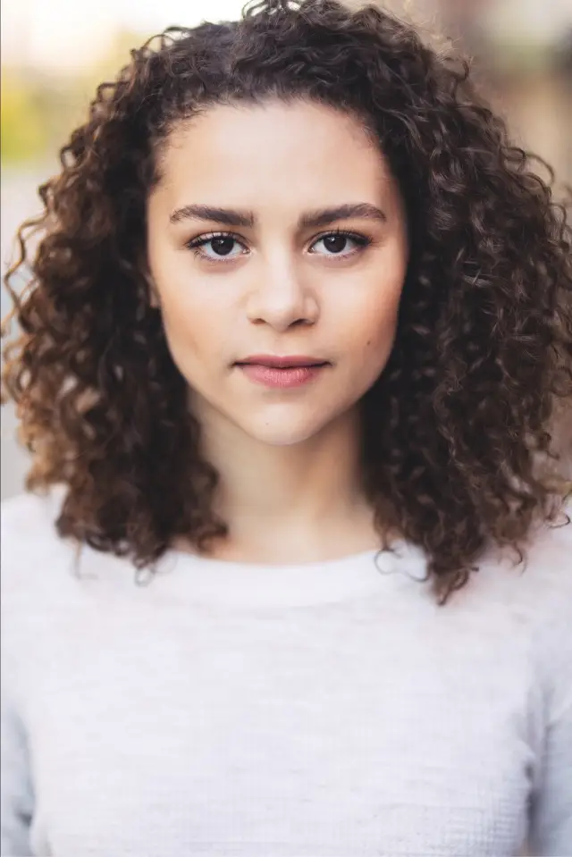 Фото Лілі Сантьяґо (Lily Santiago)