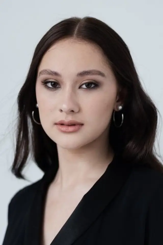 Фото Лола Тун (Lola Tung)