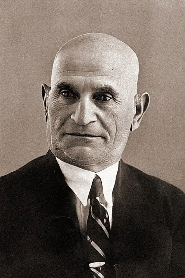 Фото  (Süleyman Sani Axundov)