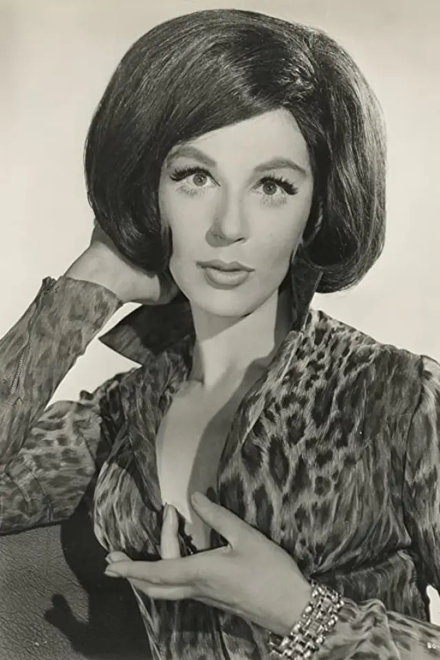 Фото  (Fenella Fielding)