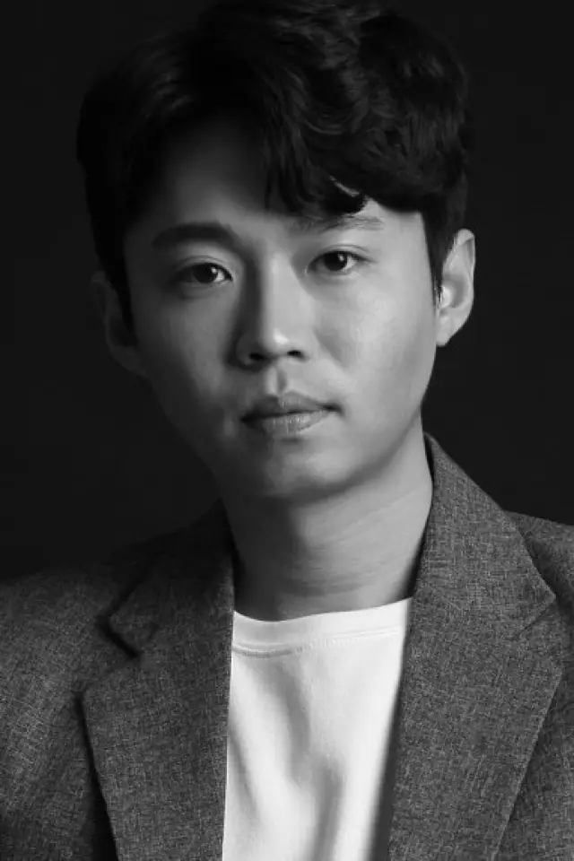 Фото  (Han Seung-yoon)