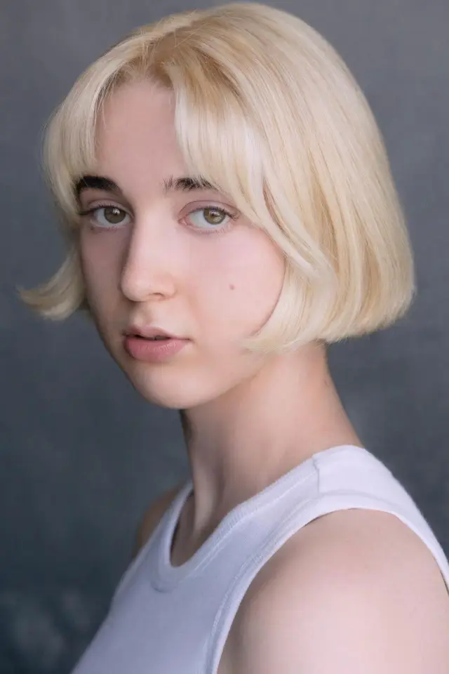 Фото  (Maisie Ayres)