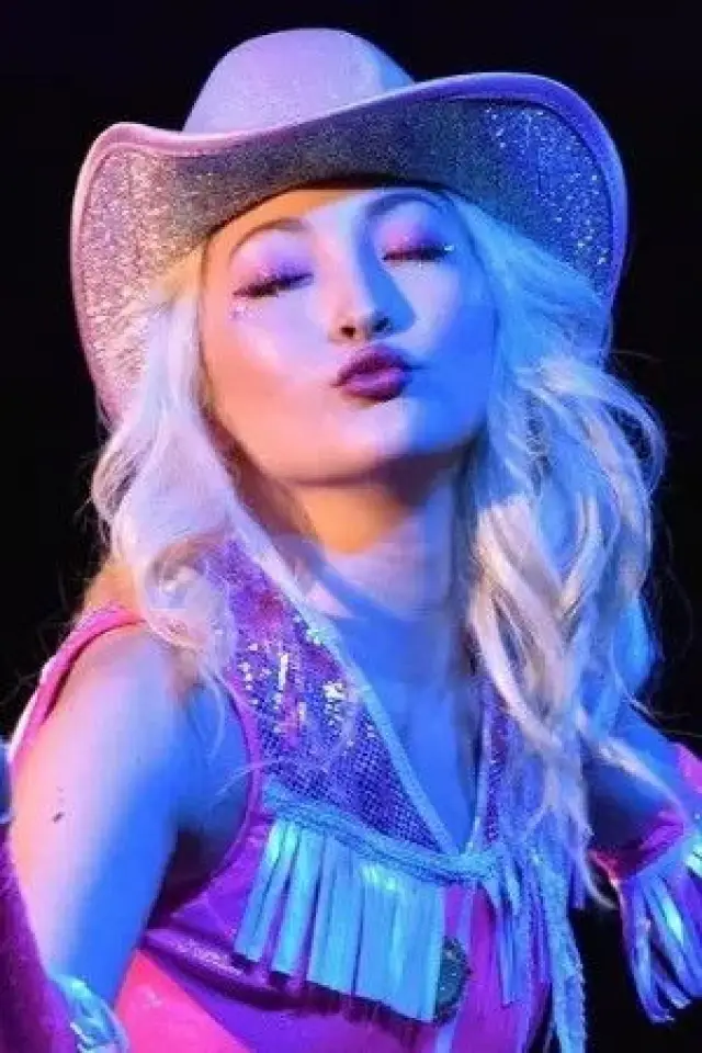 Фото Чі Чі (Chi Chi)