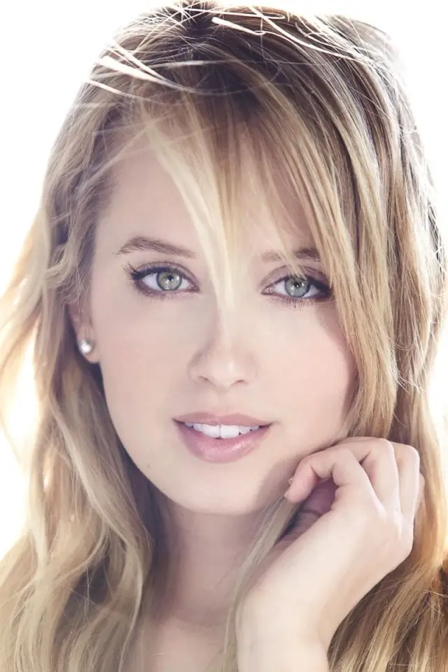 Фото Меган Парк (Megan Park)