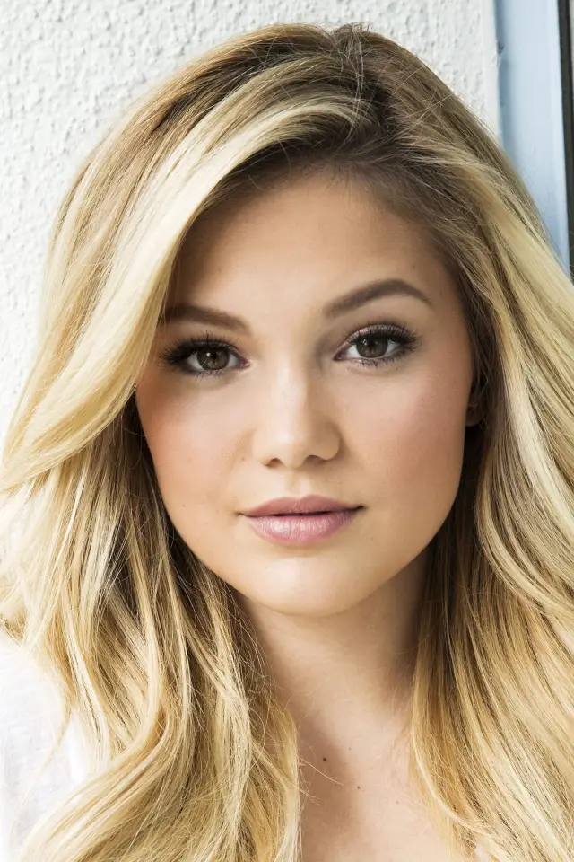 Фото Олівія Голт (Olivia Holt)