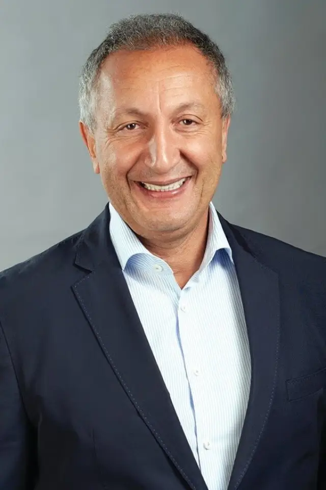 Фото  (Isaac Larian)