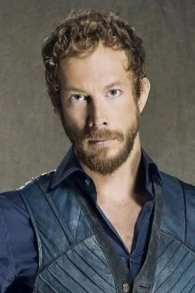 Фото Крістен Голден-Рід (Kristen Holden-Ried)