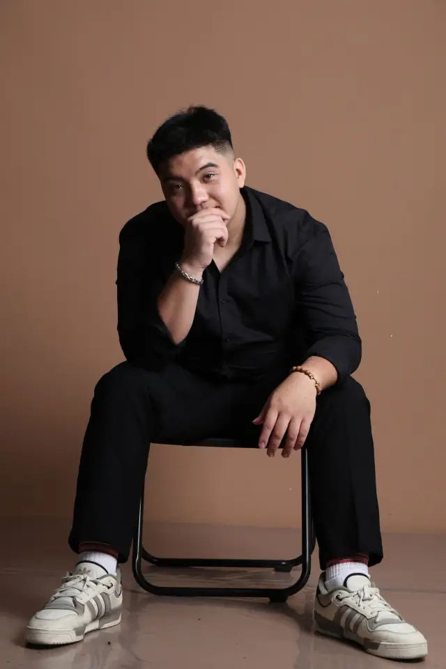Фото  (Adrian David L. Alindogan)