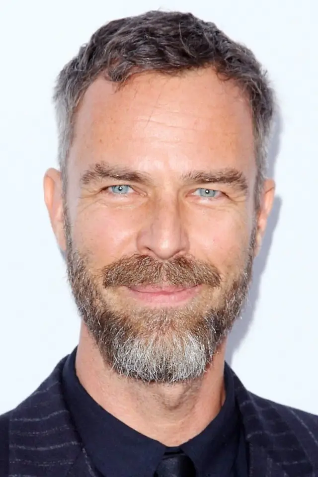 Фото JR Борн (JR Bourne)