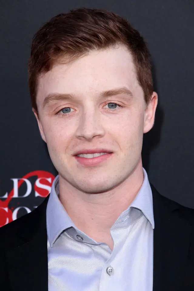 Фото Ноель Фішер (Noel Fisher)