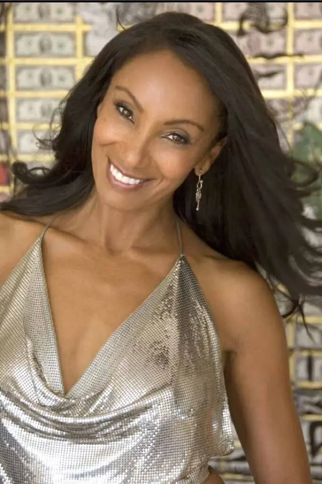 Фото Давнтавн Джулі Бравн (Downtown Julie Brown)