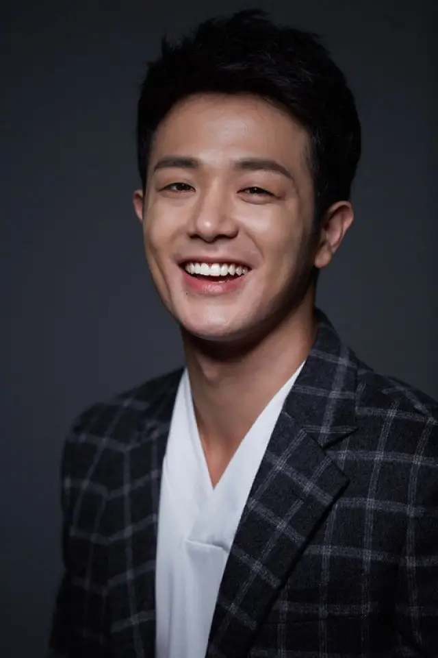 Фото  (Lee Young-hoon)