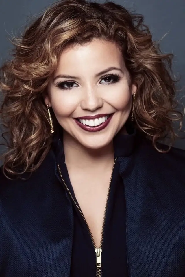 Фото Джастіна Мачадо (Justina Machado)