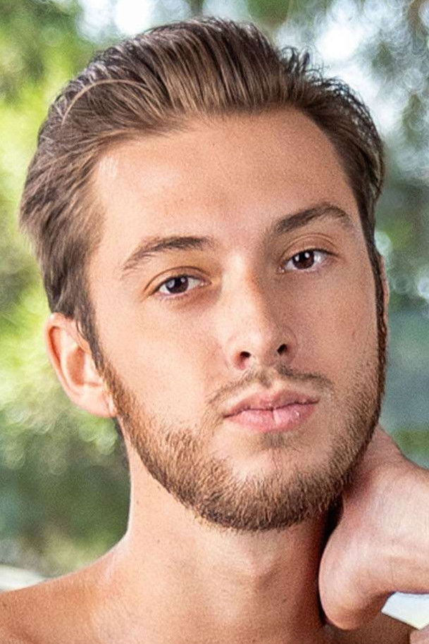 Фото  (Christopher White)