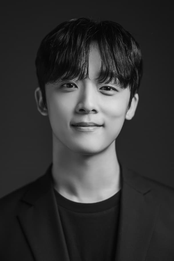 Фото  (Yoon Kyung-ho)