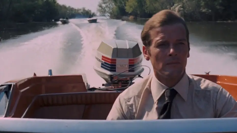 Відео до фільму 007: Живи і дай померти — Bayou Boat Chase