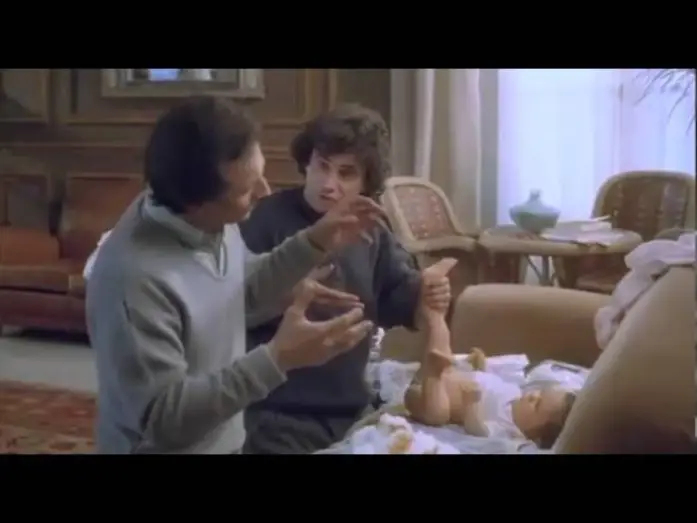 Відео до фільму 3 Hommes et un couffin — Trois hommes et un couffin ( bande annonce )